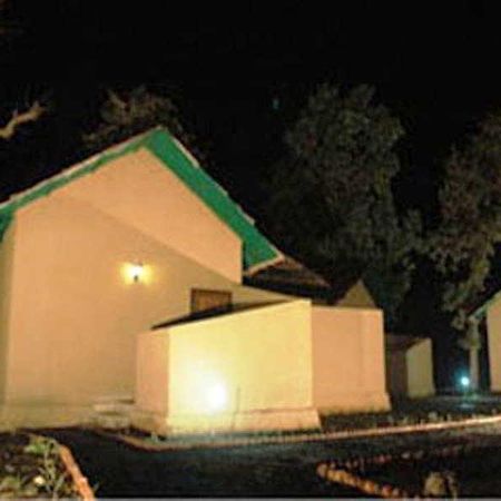 Tiger Lagoon Hotel Bandhavgarh National Park Екстериор снимка